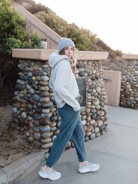 Vuori Sedona Half Zip Pullover sweatshirt and joggers Grey Small